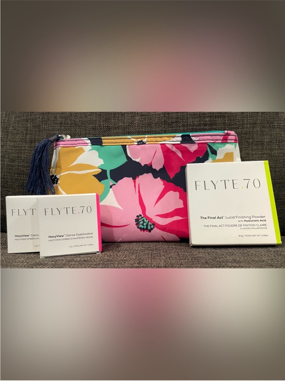 Flyte 7.0 Beayty Bundle w/ cosmetic bag. Finishing powder, 2 eyeshadow NIB